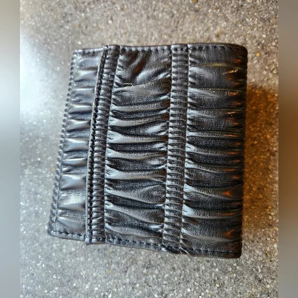 XOXO Wallet WOMEN'S, WALLET, XOXO, BLACK WITH GOLD ACCENTS, NWOT - Picture 3 of 7